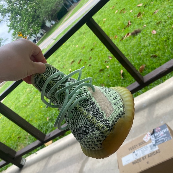 Yeezy - Picture 4 of 7